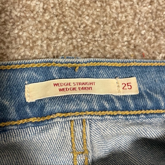 Levi’s Wedgie Straight - Picture 2 of 3